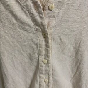 Woman’s L.L.Bean VintageCream Button-Up Shirt
100%Cotton 6 Button